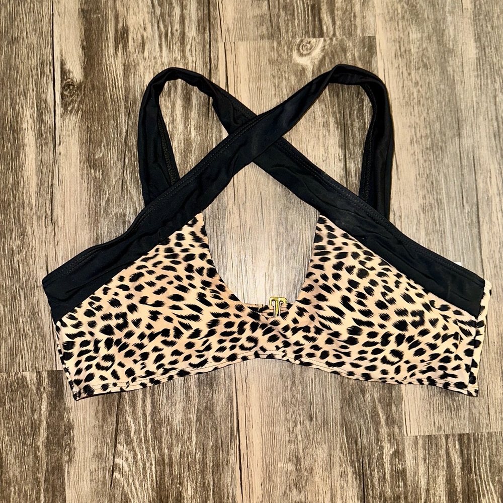 Chic Leopard Print Bikini Top with Black Straps